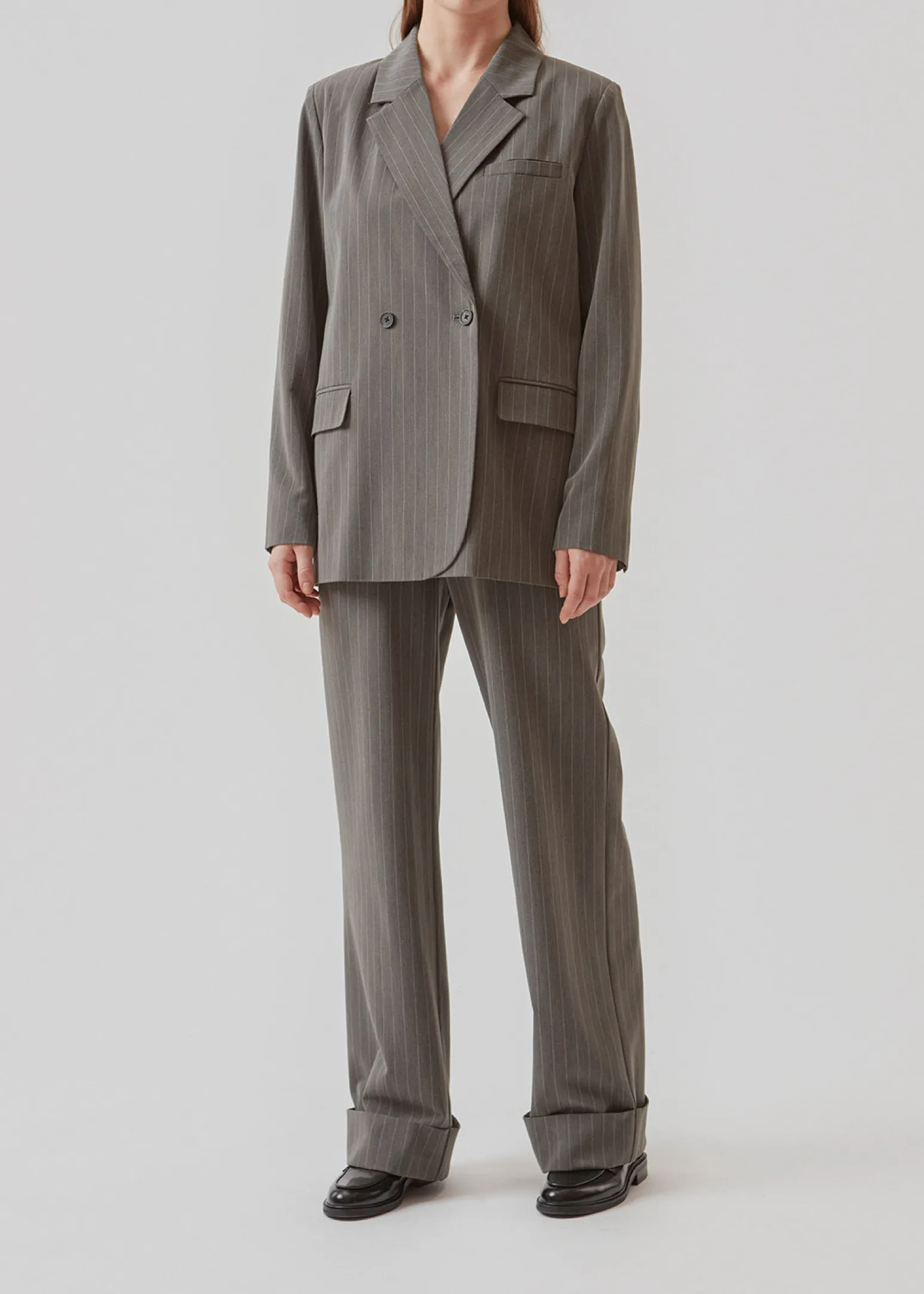 Modström AbrahamMD pants - Grey Pinstripe< Bukser