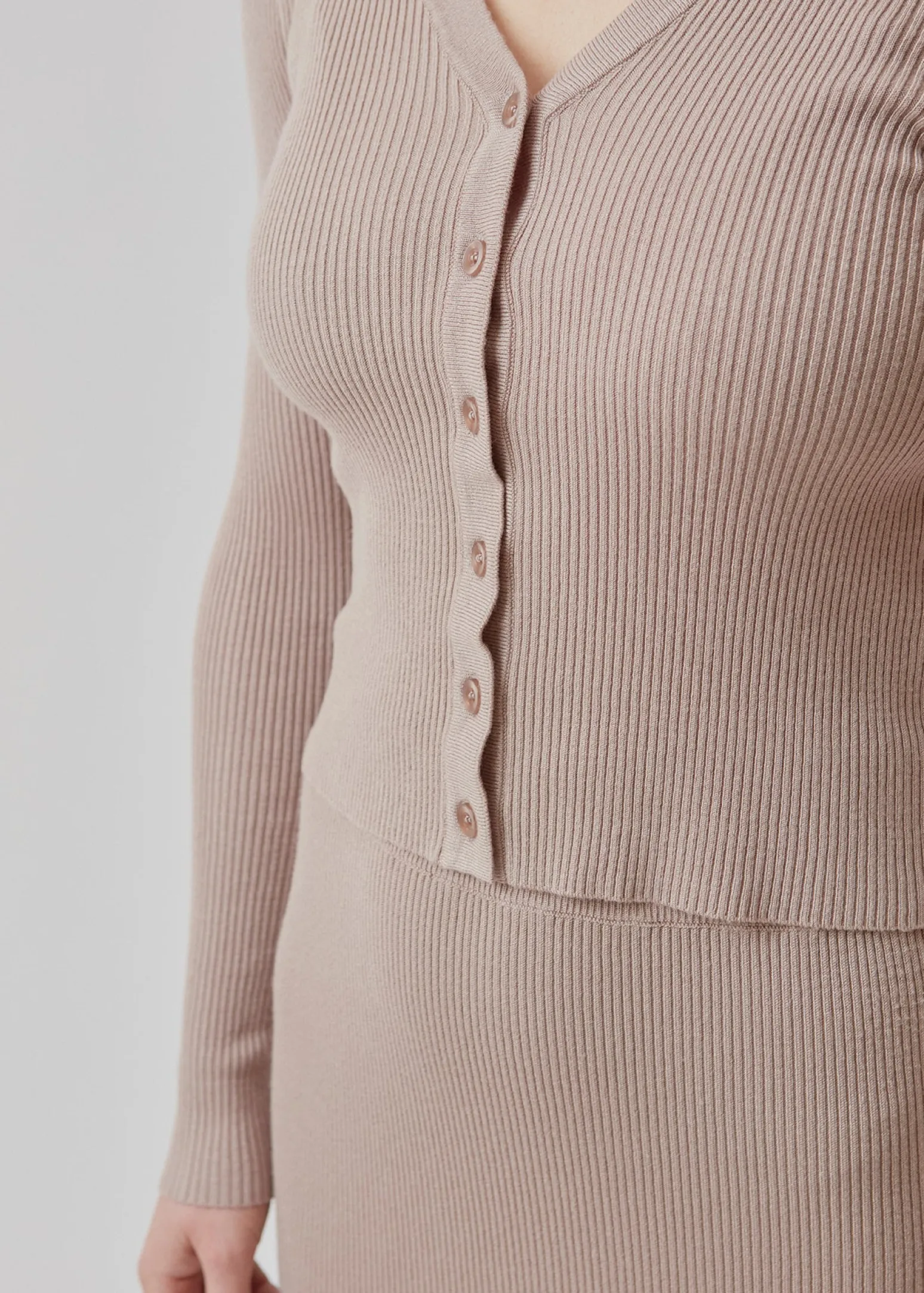 Modström AinsleyMD cardigan -< Strik & Bluser