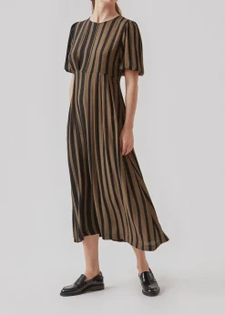 Modström AliciaMD print dress - Bold Sienna Stripe< Kjoler