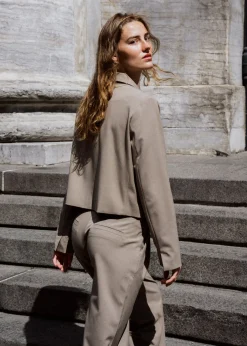 Modström AnkerMD short blazer - Spring Stone< Blazere