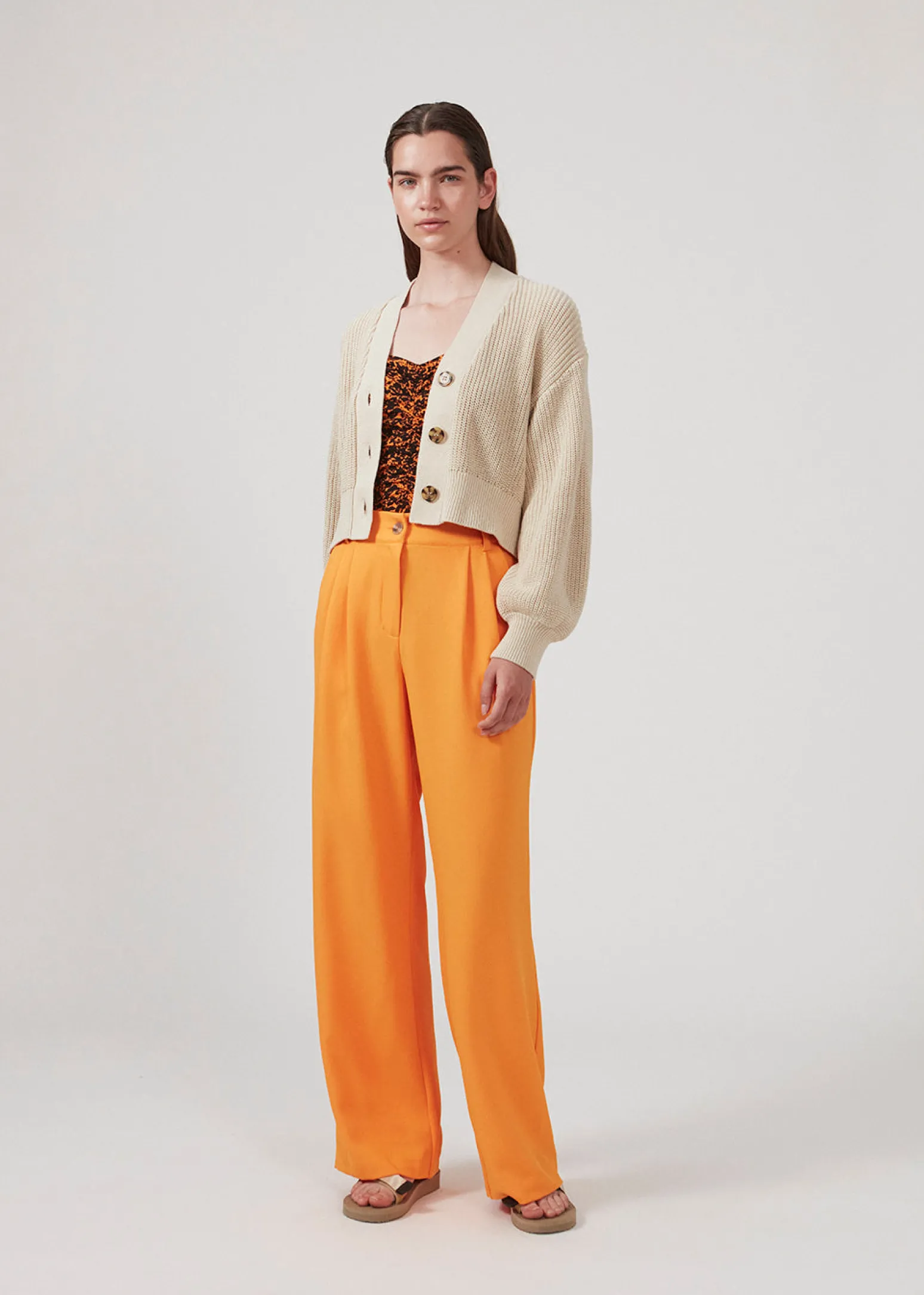 Modström CalloMD cardigan - Summer Sand< Strik & Bluser