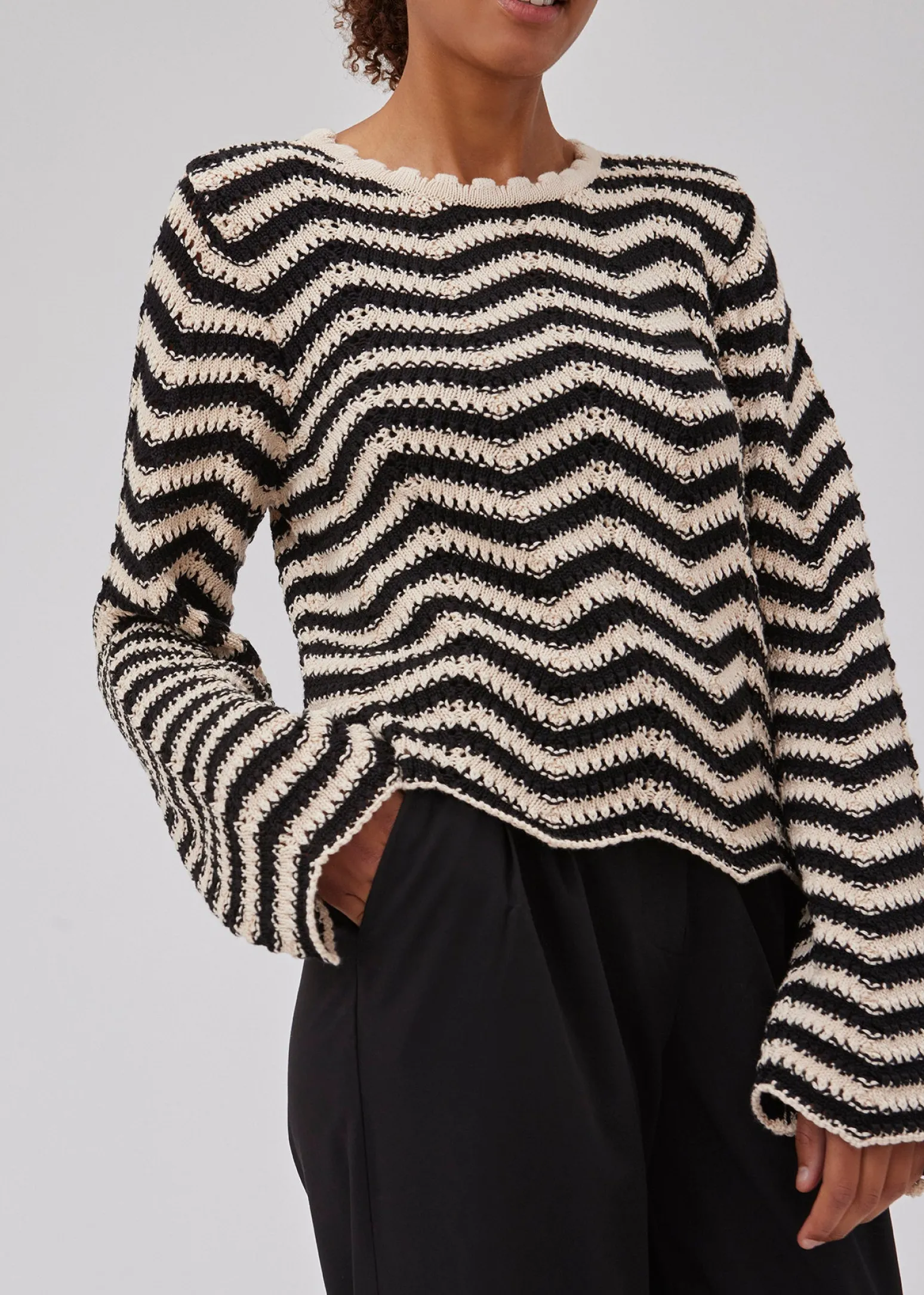 Modström CaryMD o-neck - Summer Sand Black< Strik & Bluser