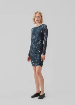 Modström CliffordMD print dress - Midnight Tie Dye< Kjoler