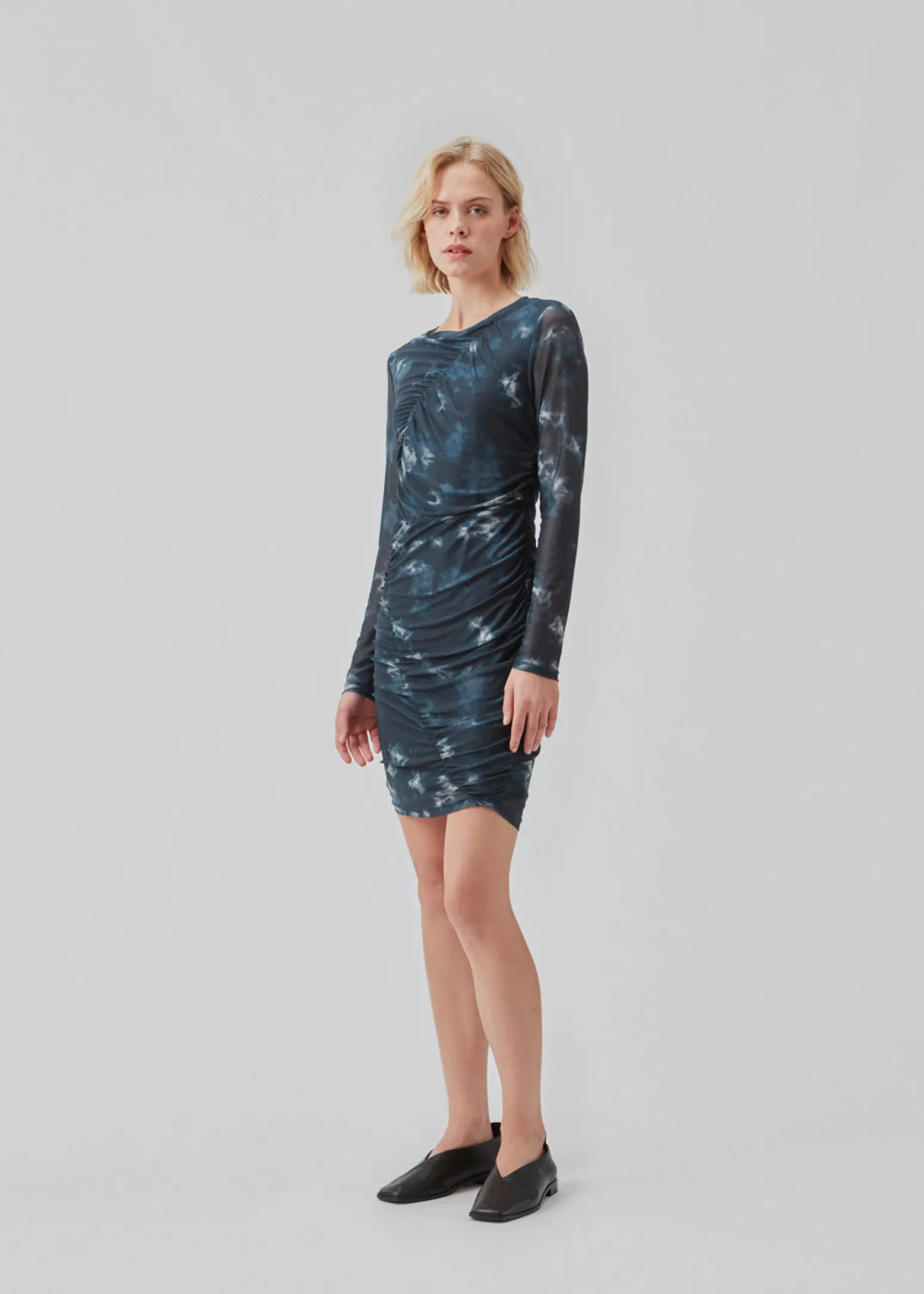 Modström CliffordMD print dress - Midnight Tie Dye< Kjoler