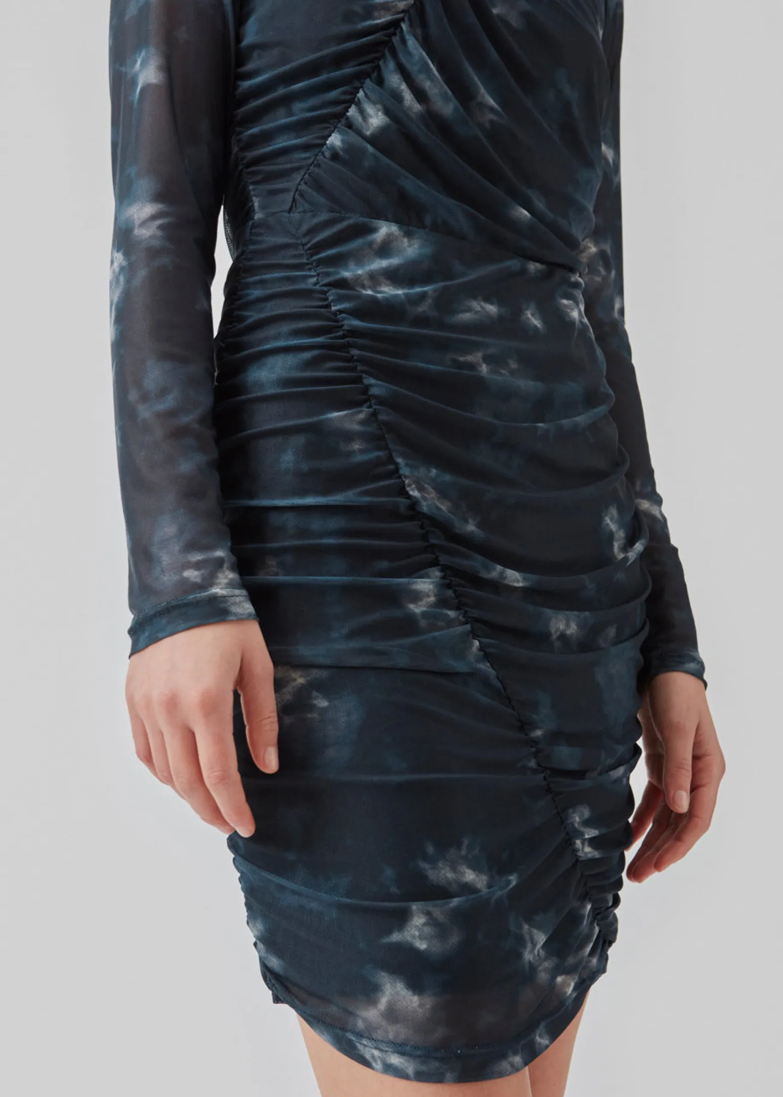 Modström CliffordMD print dress - Midnight Tie Dye< Kjoler