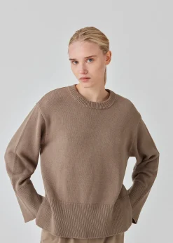 Modström CorbinMD o-neck - Spring Stone< Strik & Bluser