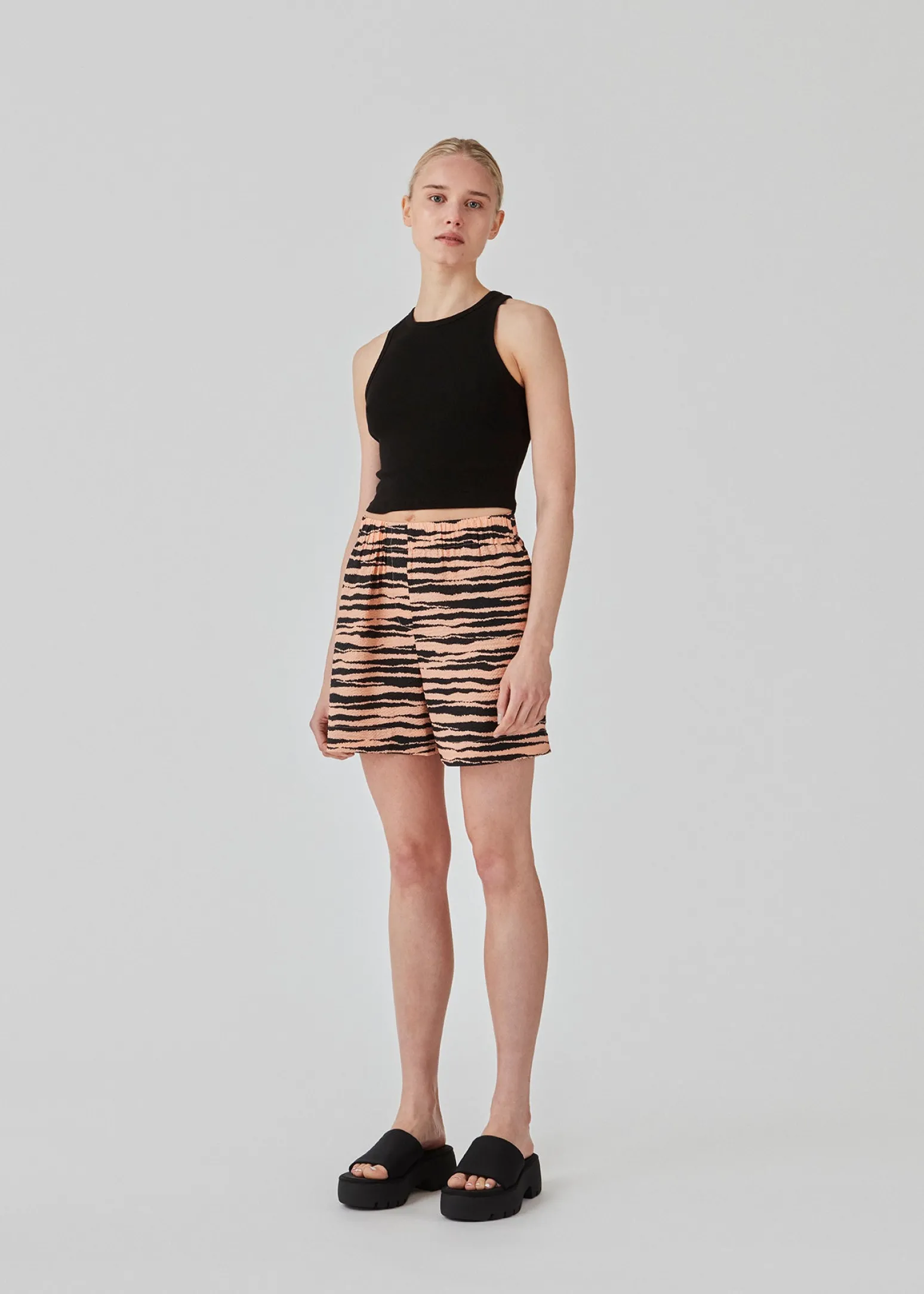 Modström DasiaMD print shorts - Tiger Peach< Shorts
