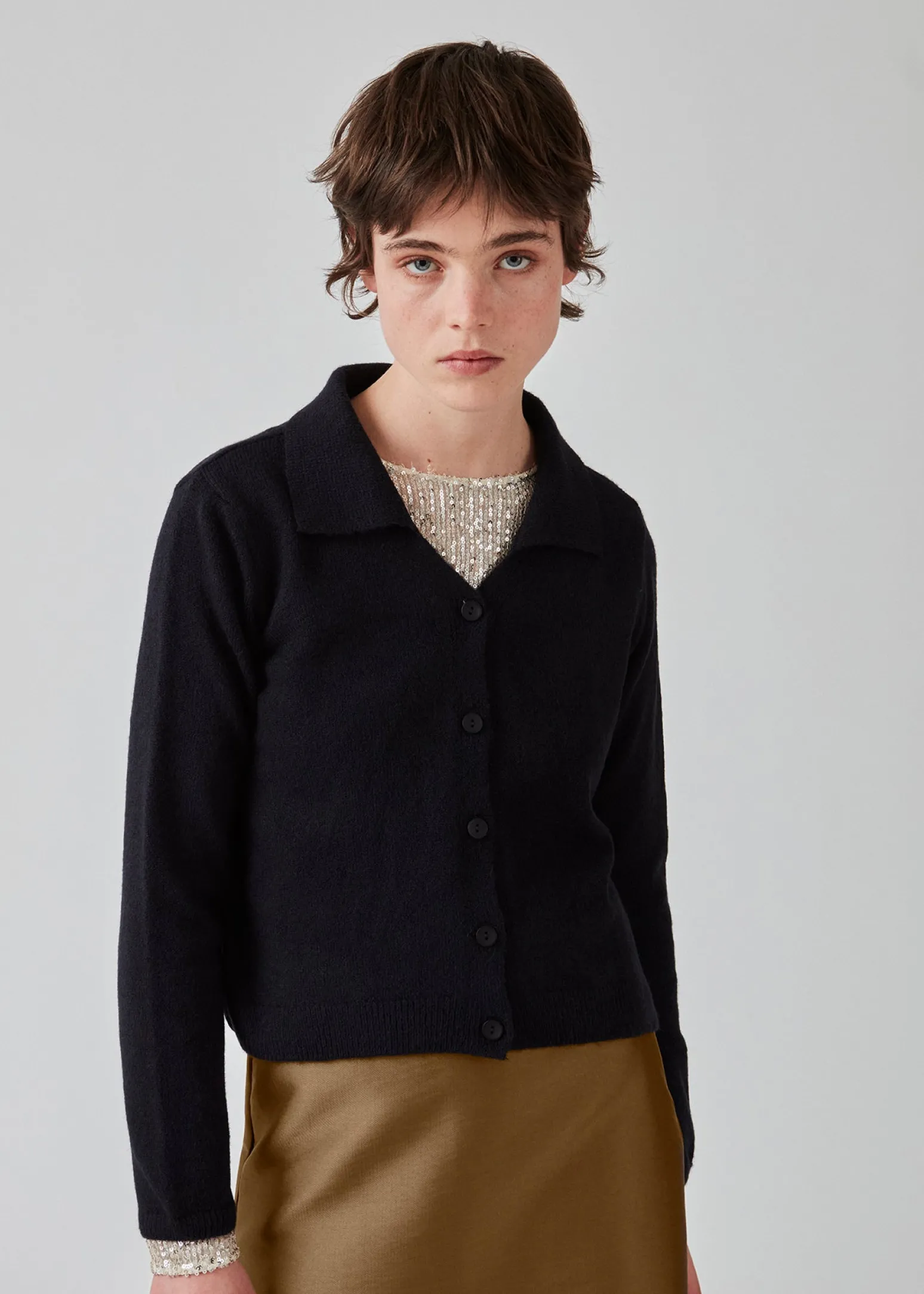 Modström FaroMD cardigan - Navy Sky< Strik & Bluser
