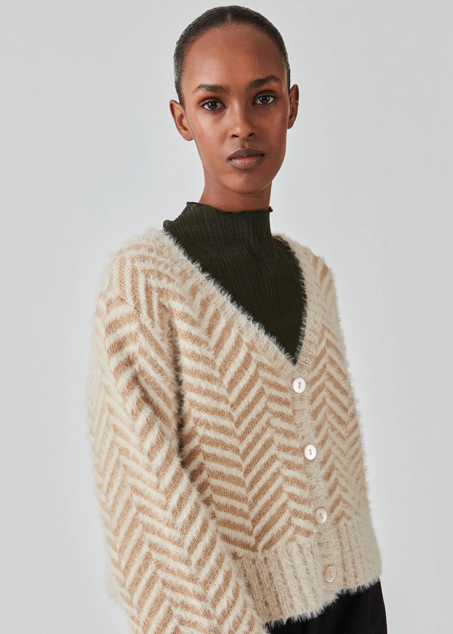 Modström FloriaMD cardigan - Summer Sand< Strik & Bluser
