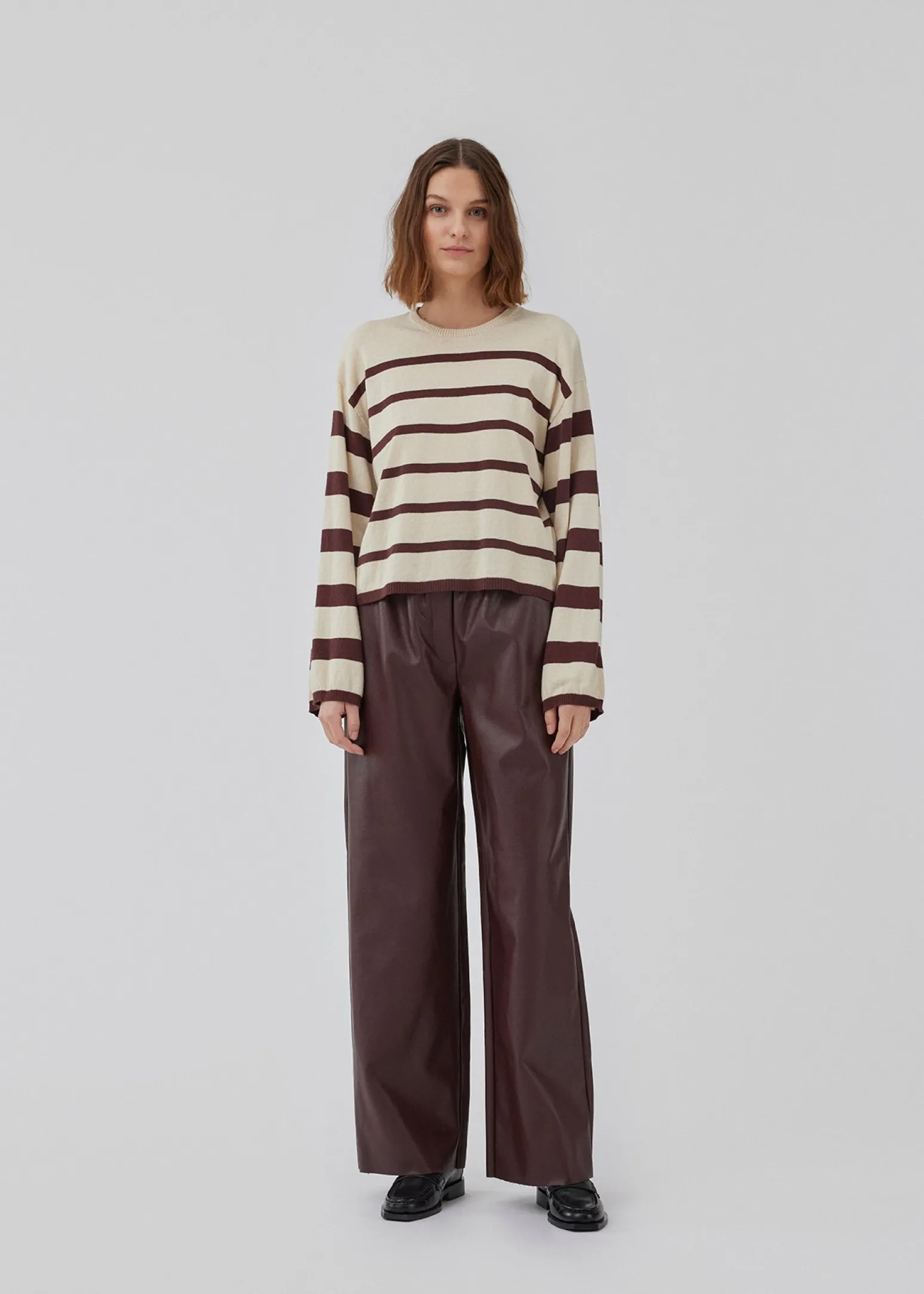 Modström HurleyMD stripe o-neck - Pinecone Summer Sand Stripe< Strik & Bluser