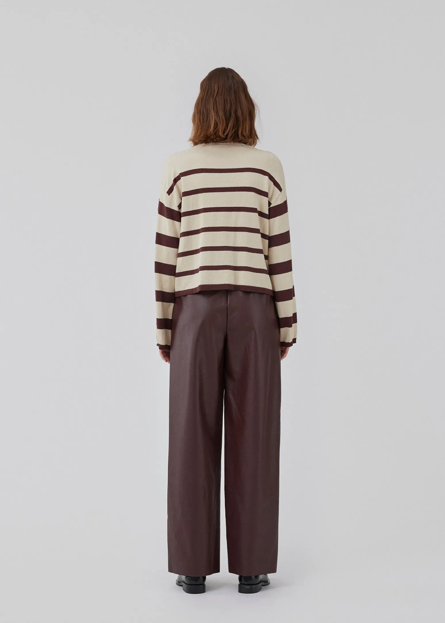 Modström HurleyMD stripe o-neck - Pinecone Summer Sand Stripe< Strik & Bluser
