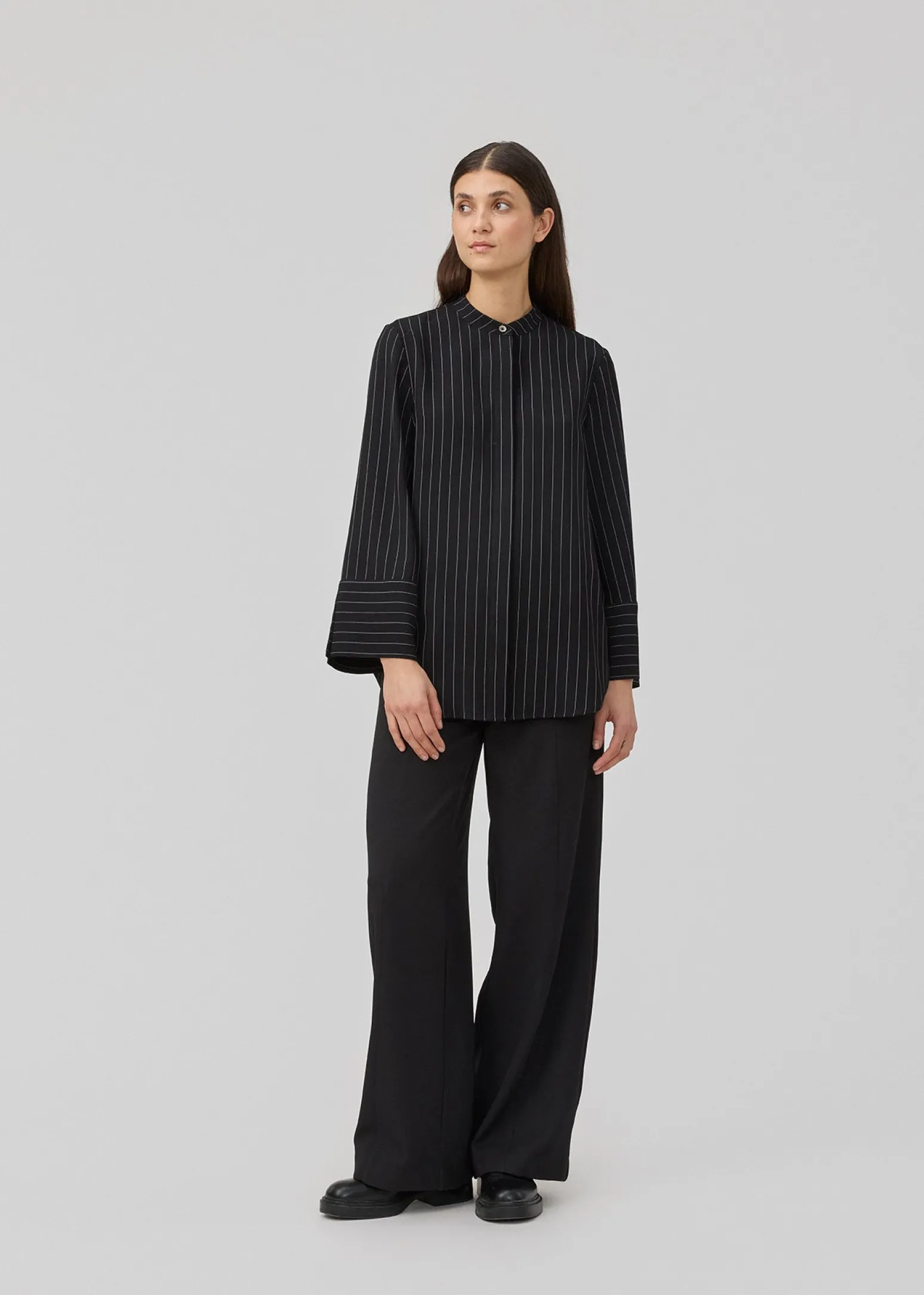 Modström IsabelMD shirt - Black Pinstripe< Skjorter