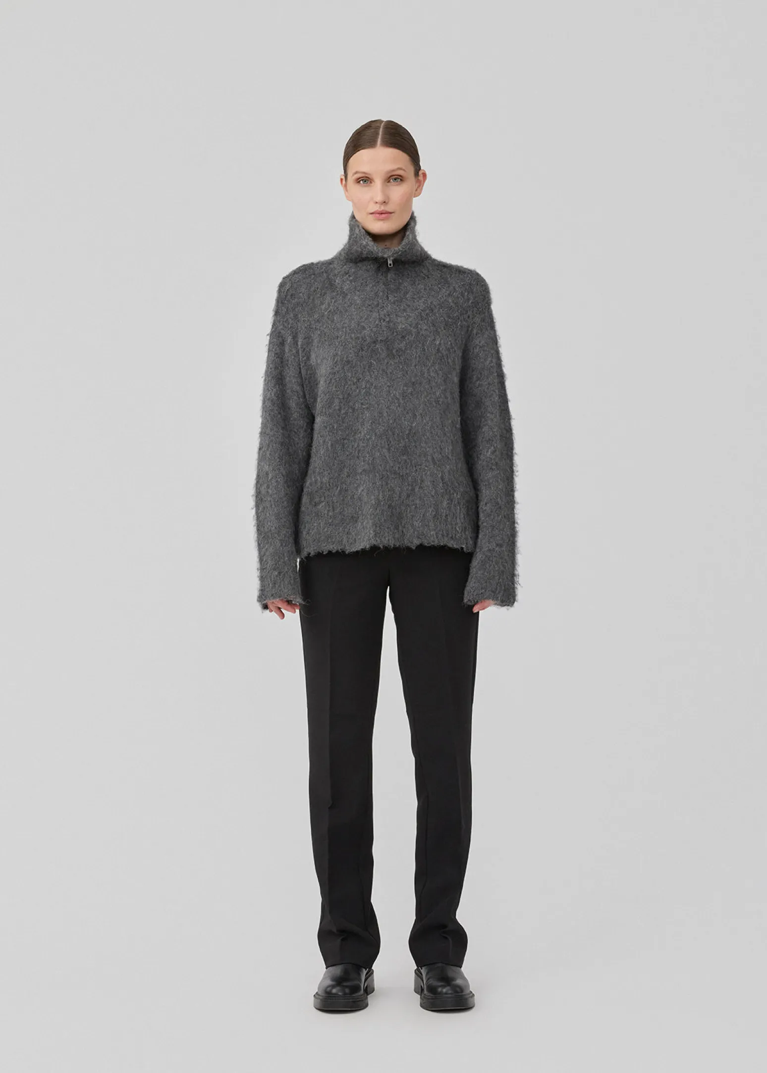 Modström KaneMD zip t-neck - Dark Grey Melange< Strik & Bluser