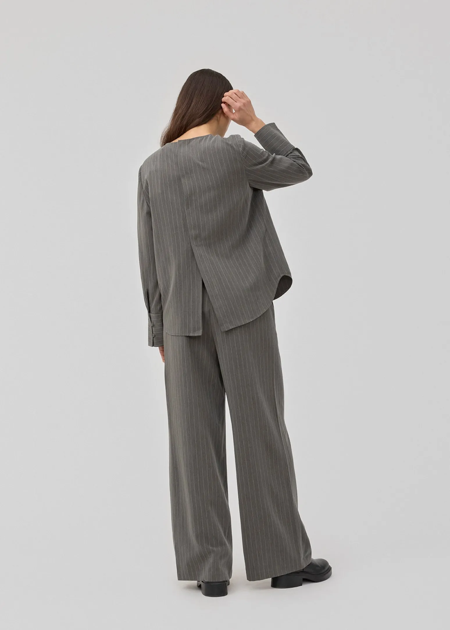 Modström KemmaMD top - Grey Pinstripe< Toppe