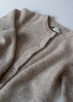 Modström LenniMD cardigan - Beige melange< Strik & Bluser