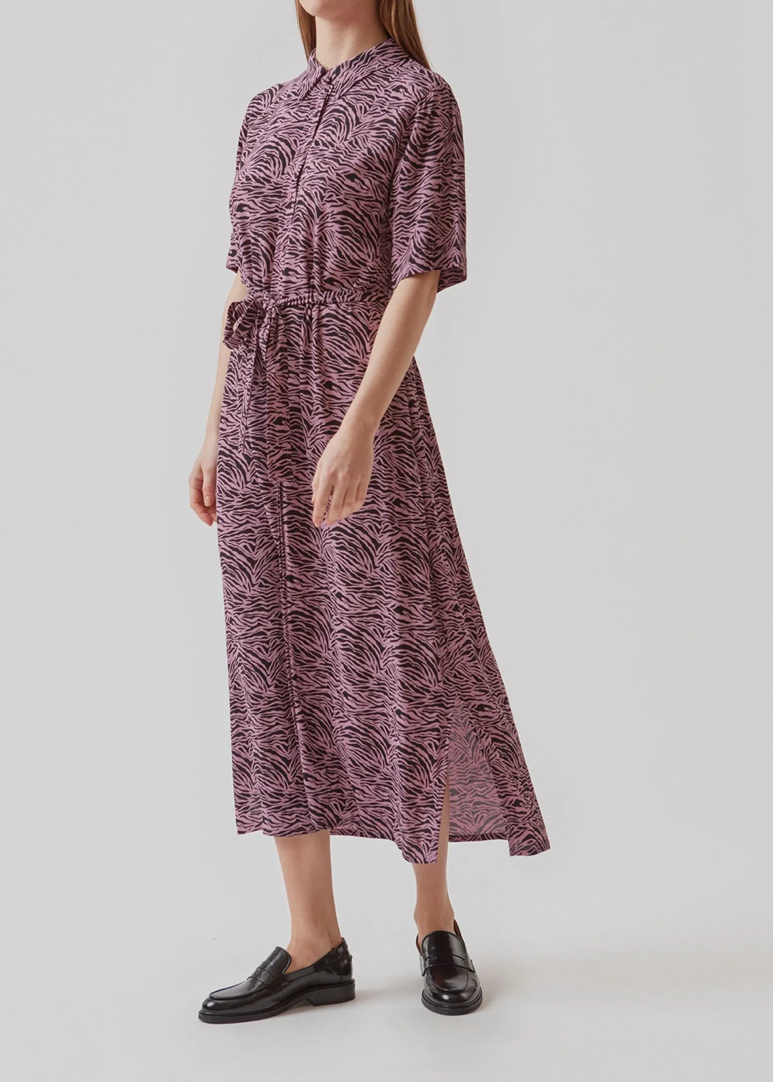 Modström RaidaMD print dress - Valerian Zebra< Kjoler